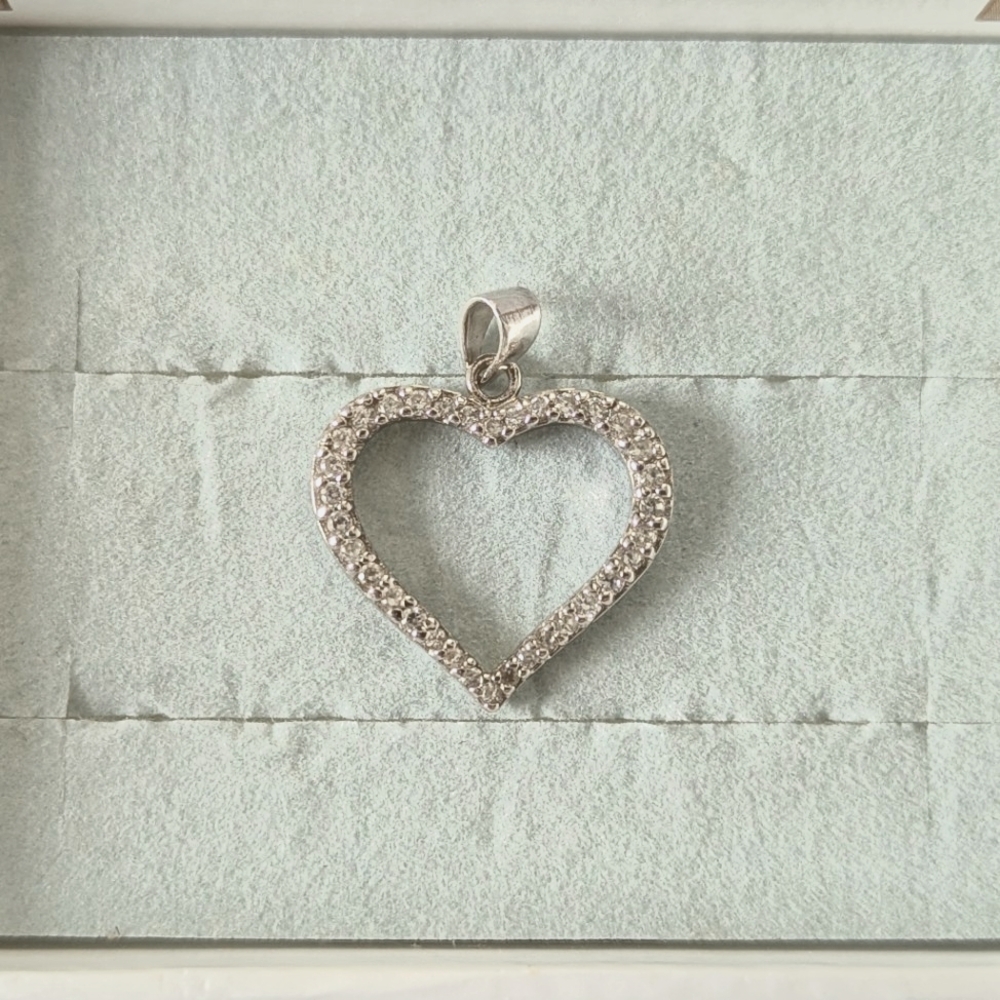 Cubic Zirconia Pendant 🤍